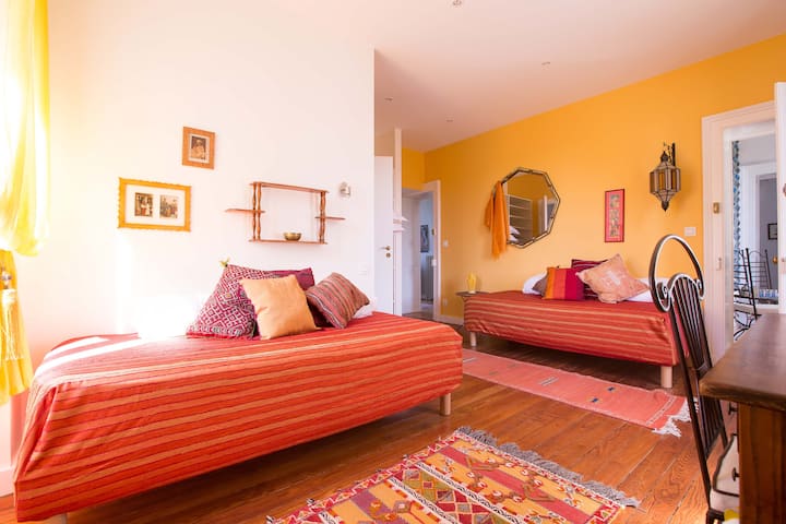 Chambre deux lits jaune "Maroc" - Thonon-les-Bains