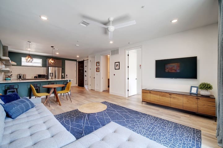 E 5th St - Perfect Location for Play or Stay! - Austin, TX