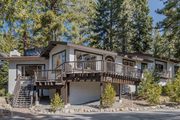 *Whitney* Lakeview Home, Walk To Beach! - Tahoe City, CA