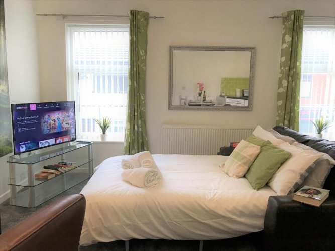 Restful 1-bedroom Flat In St Helens - Warrington