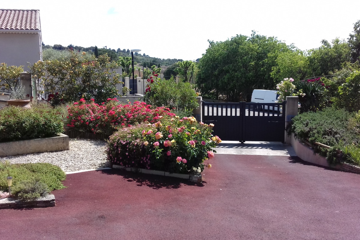 La Maison "Les Roses Du Gardon" De 65 M2, Avec Jardin Fleuri, Siutée à Montfrin Dans Le Gard, Occitanie - Gard