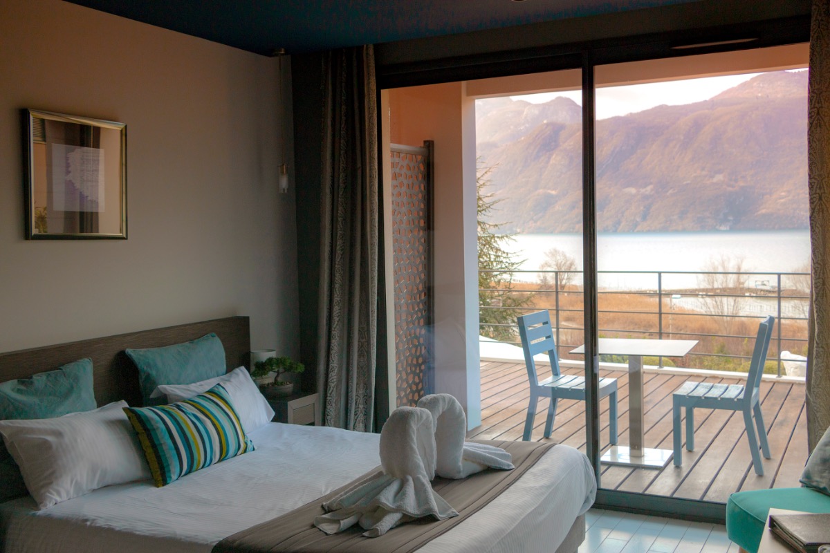Le Mont Revard : Chambre Double Confort de 35 m² pour 2 à 4 personnes - vue sur le lac - terrasseAbonnez-vous à la newsletter ! - Aix-les-Bains