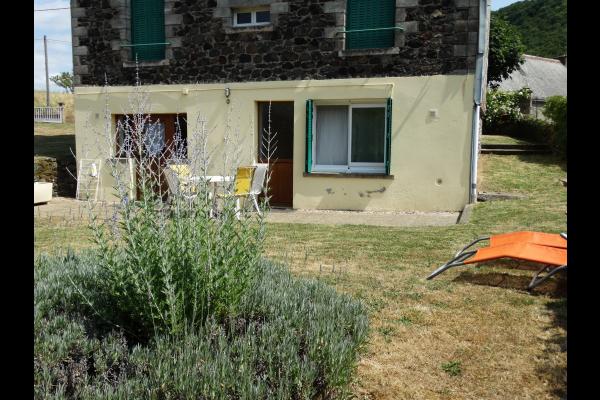 La Villa côté jardin, pour 4 pers, à Murol, au cœur du massif du Sancy et du Parc des volcans d'AuvergneAbonnez-vous à la newsletter ! - Saint-Nectaire