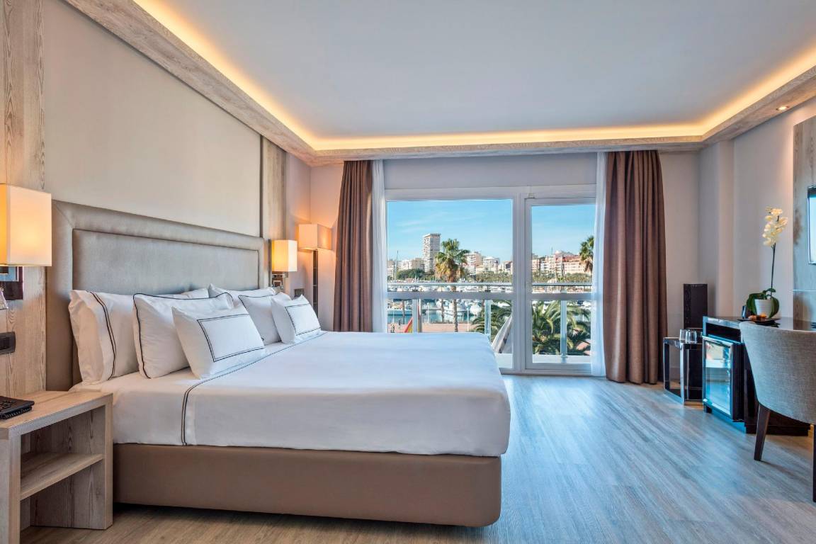 Hotel De 4 Estrellas ∙ Melia Alicante - Alicante