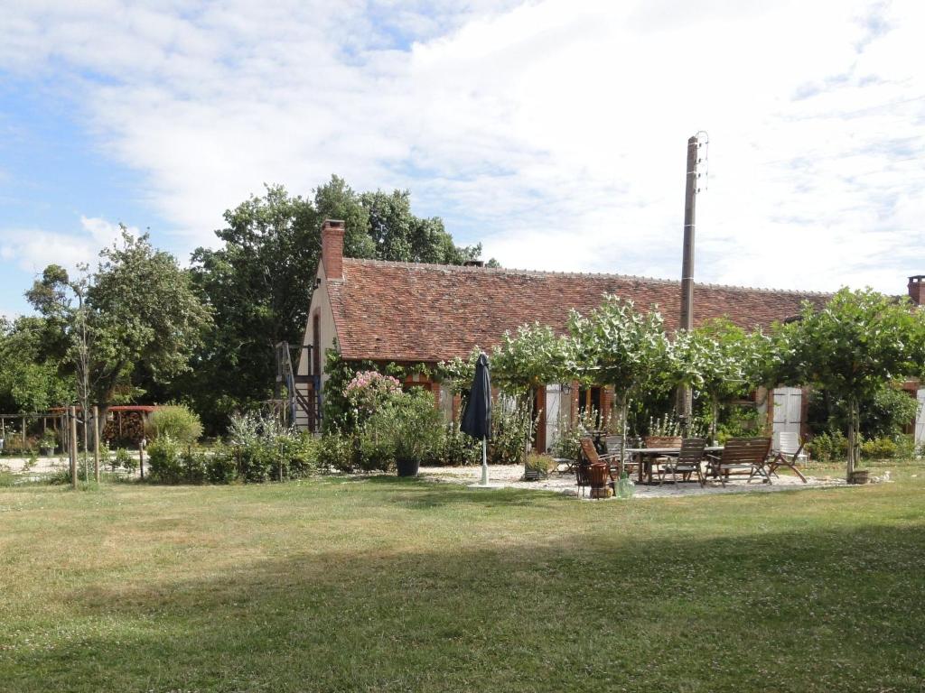 Authentic Holiday Home In Oussoy En G Tinais - Loiret
