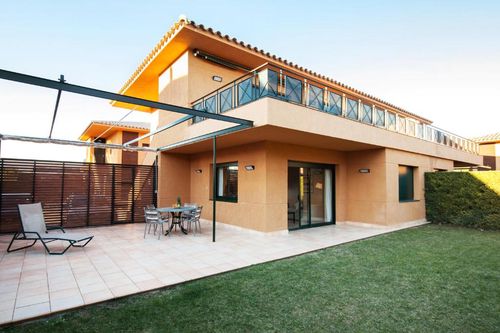 Costa Brava (Spain) Aparthotels and Serviced Apartments cozycozy