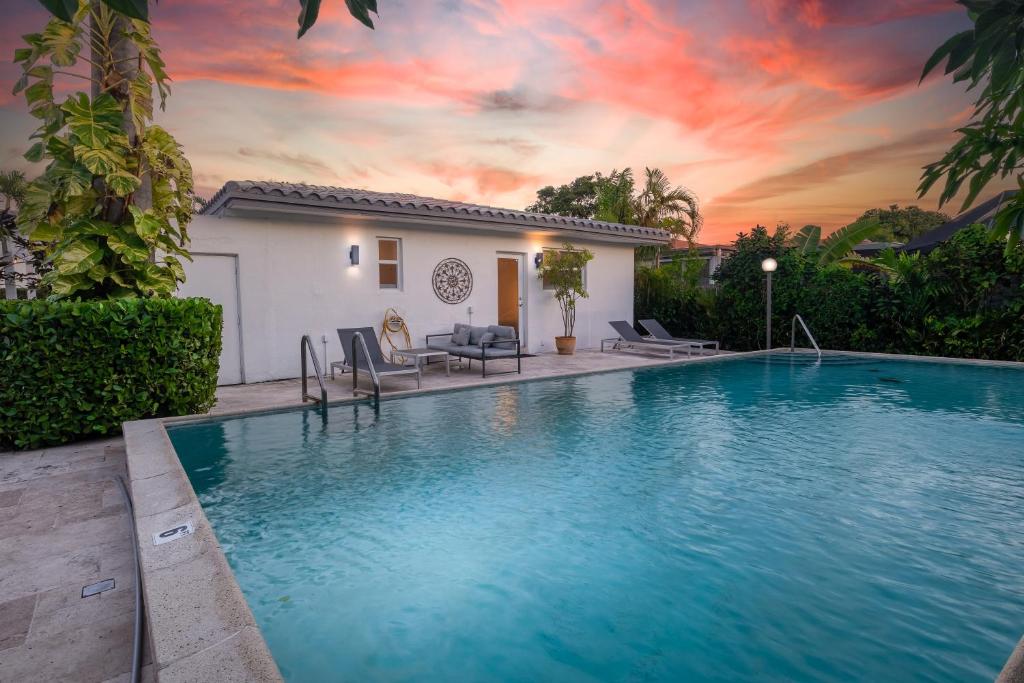Perfect Beach Home For A Family Getaway W/pool! - Miami Beach