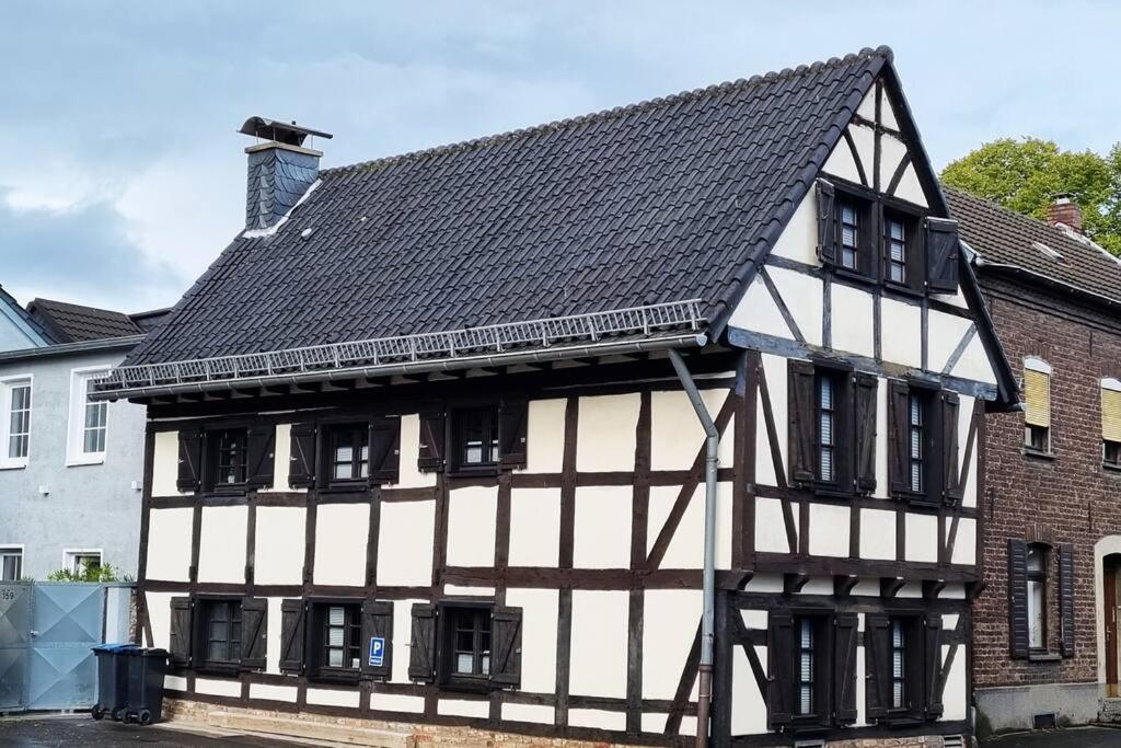 Altes Romantisches Fachwerkhaus In Rheinnähe - Köln