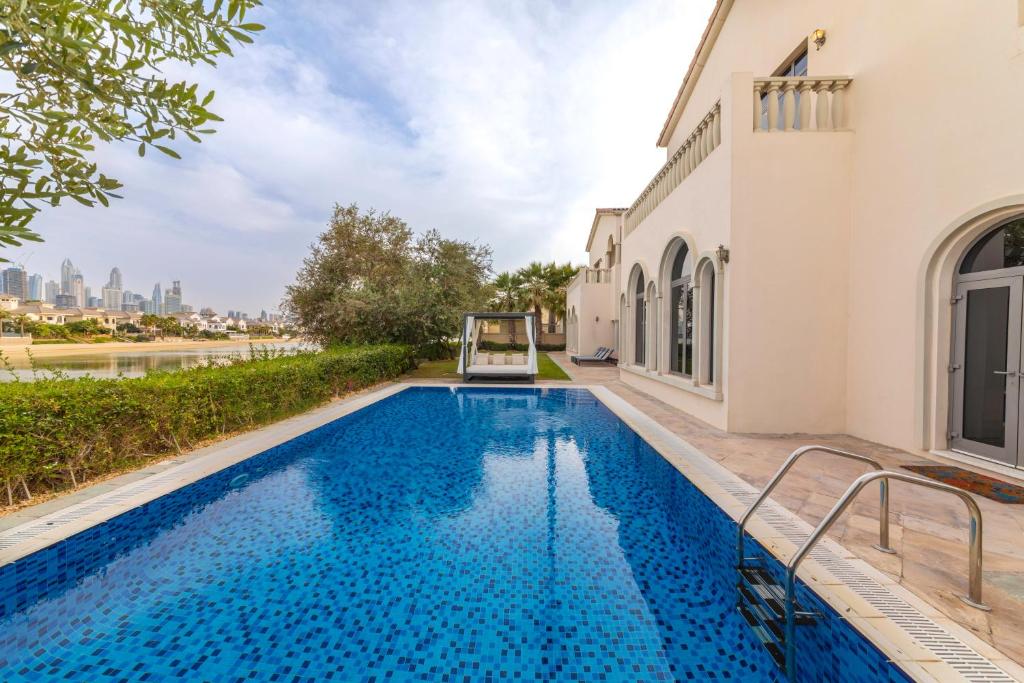 Maison Privee - Private Pool & Beach Access Villa With Cinematic Vws - Dubaï