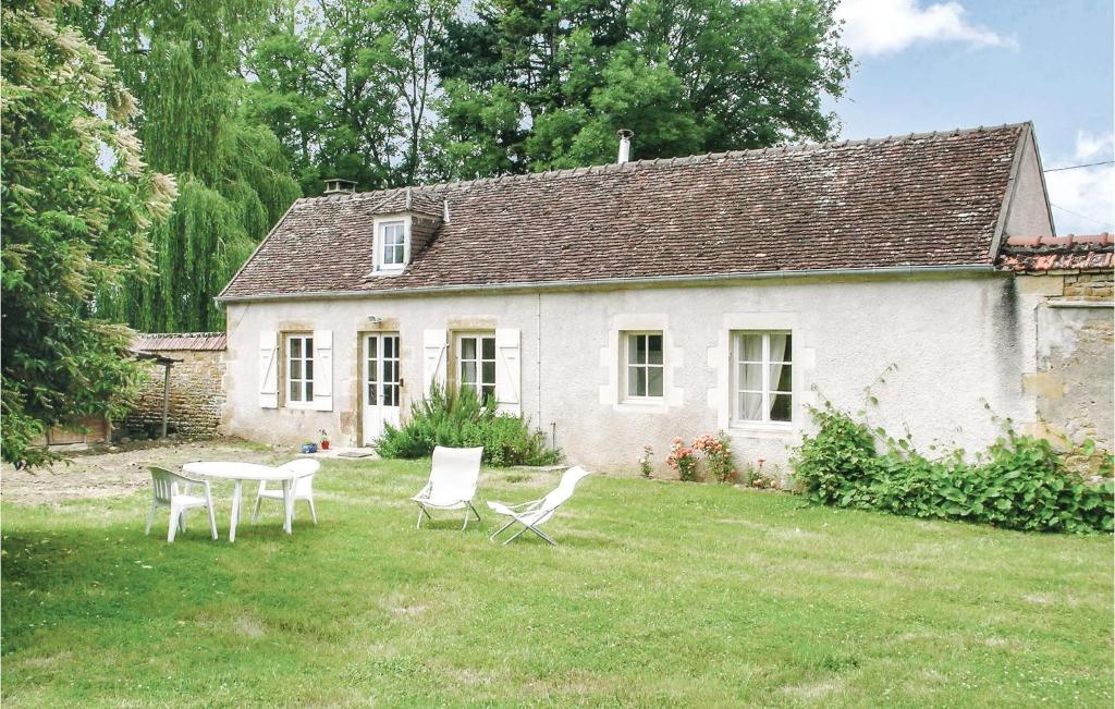 Amazing Home In St, Jean Aux Amognes With 1 Bedrooms And Wifi - Nièvre