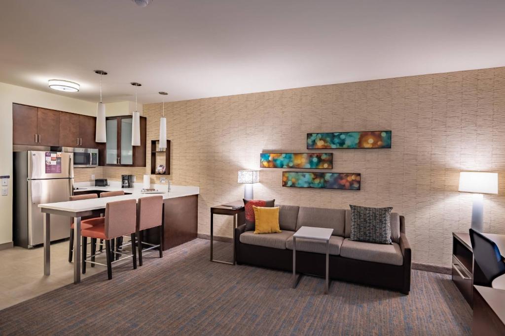 Residence Inn By Marriott Dallas At The Canyon - Dallas, TX