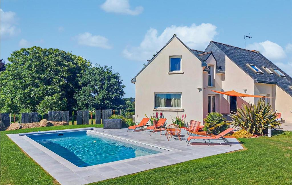 Awesome Home In Pordic With Wifi, Heated Swimming Pool And Private Swimming Pool - Plérin