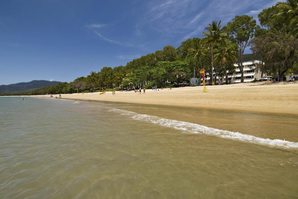 Ocean View Beachfront Apartment  -  Superb Location With Dress Circle Beach And Sea Views - Cairns
