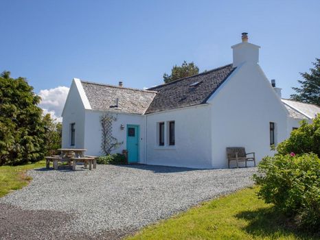 Portree Villas and Holiday homes Best Deals on cozycozy