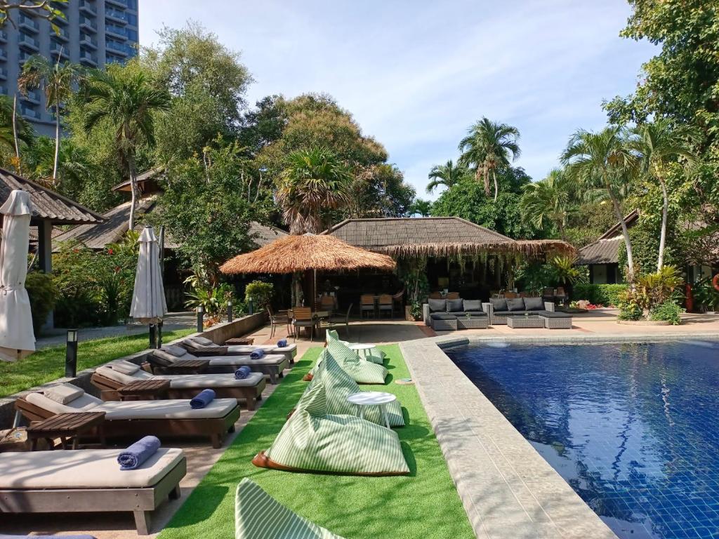 Let's Hyde Pattaya Resort & Villas - Pool Cabanas - Thailand