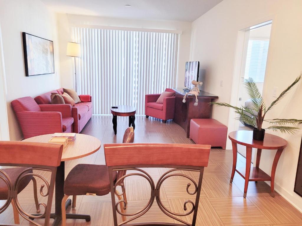 Venice Beach Luxury Apartments Minutes To The Marina And Santa Monica Limited Time Free Parking - Los Angeles, CA