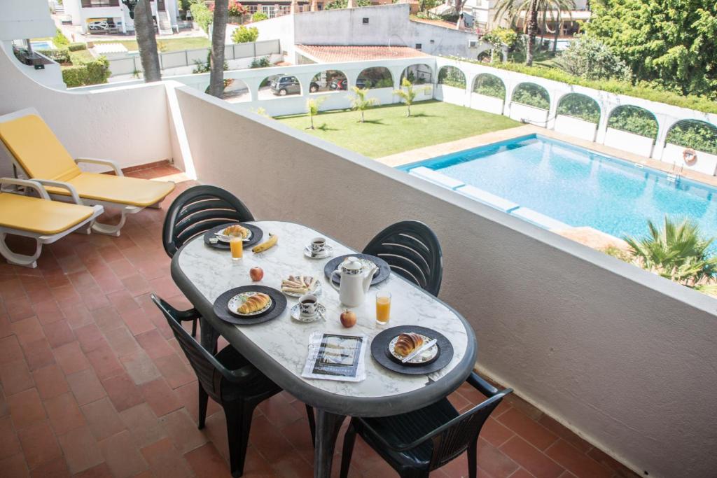2 Bedroom Apartment In Quarteira With Balcony, Pool And Wi-fi By Centralgarve - Algarve