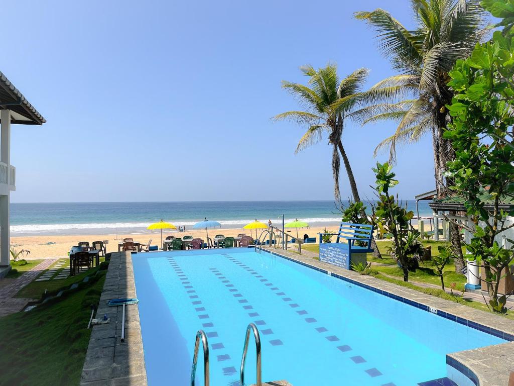 Pearl Island Beach Hotel - Sri Lanka