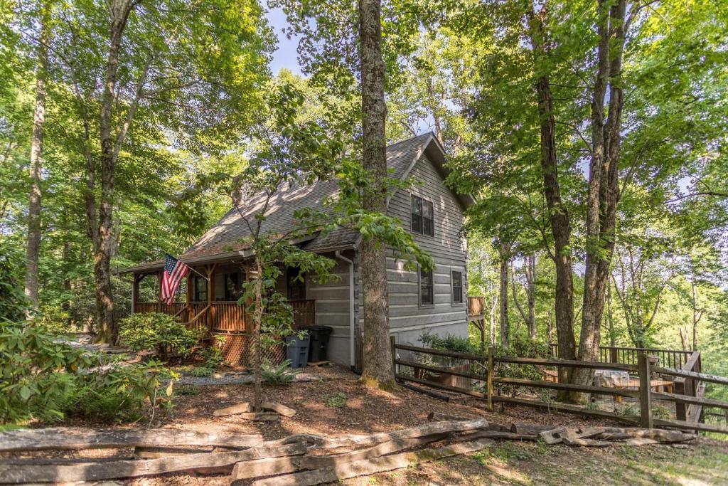 On Highland Time- Newly Renovated Home, Hot Tub, Outdoor Fire-pit - Blowing Rock