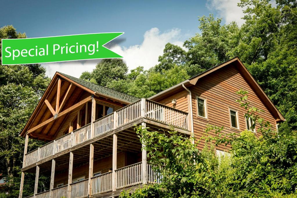 On Golden Ridge - On App Ski Mtn! Hot Tub, Great Views, Pool Table  15 Mins To Downtown Boone! - Blowing Rock