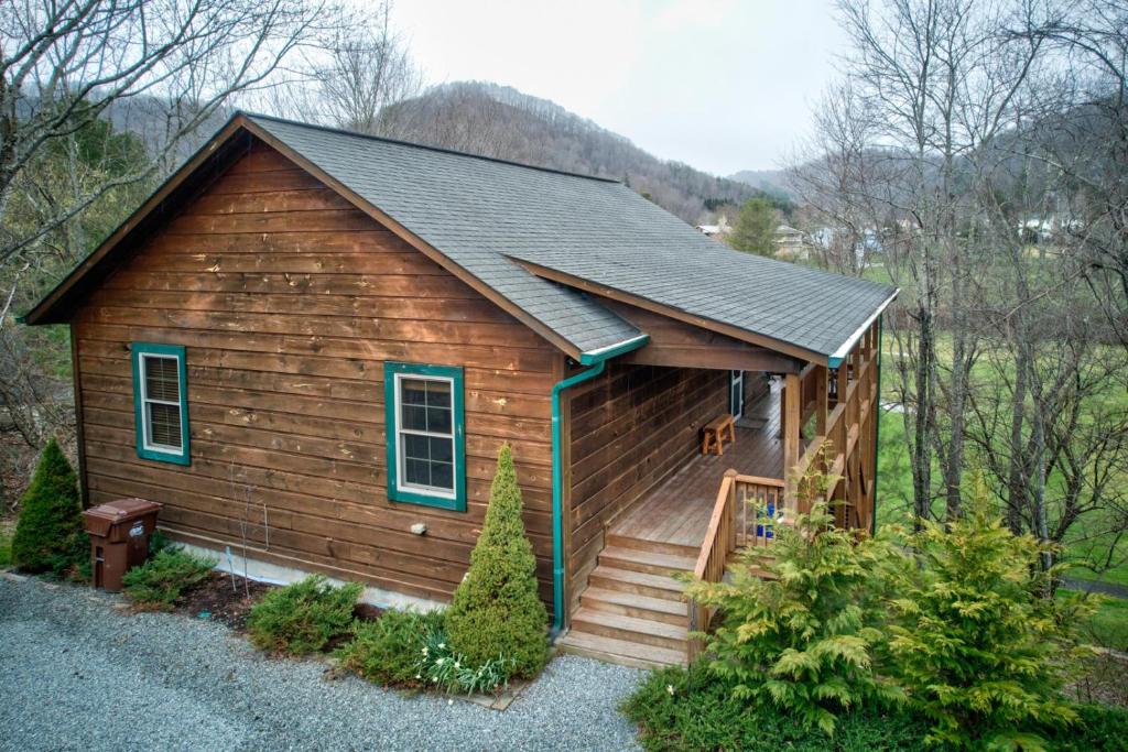 A Happy Roost  Rustic Cabin Near Boone With Hot Tub Gas Fireplace - Blowing Rock