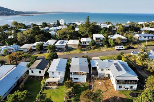 Yeppoon Villas and Beach house Best Price on cozycozy