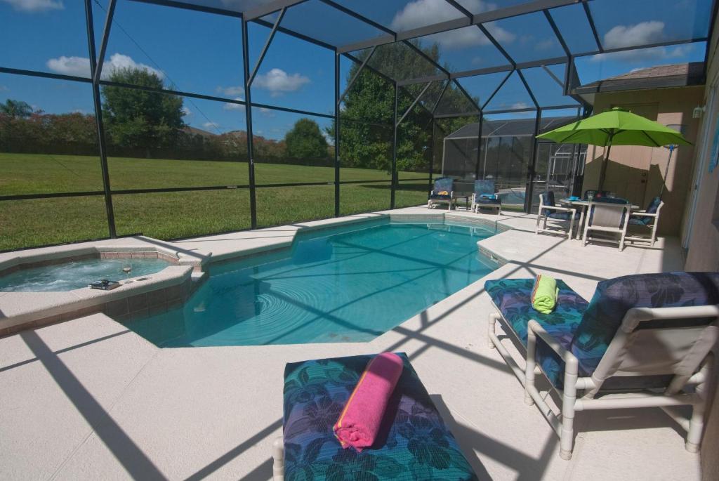 Disney Retreat- 5 Bedroom Vacation Home With 3 Seperate Living Areas, A Private Pool And Spa And Game Room - Florida