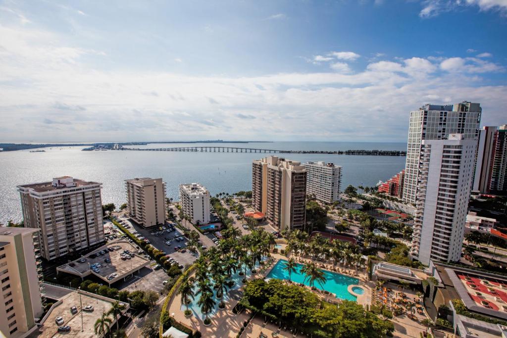 Four Seasons Hotel Miami - Luxury Private Residences - The Bahamas
