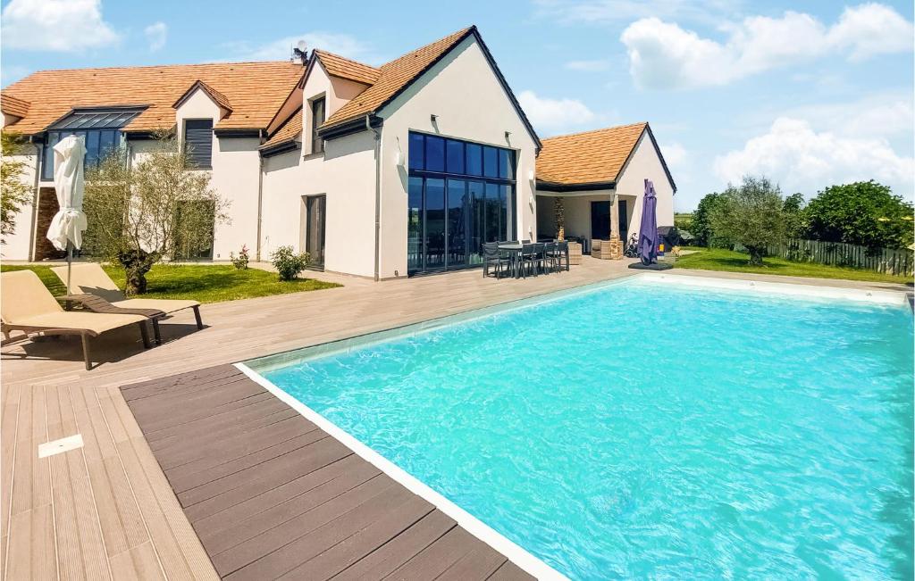 Awesome Home In Pierre-leve With Outdoor Swimming Pool, Wifi And Private Swimming Pool - Coulommiers