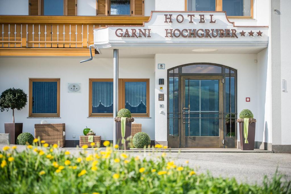 Hotel Garni Hochgruber - Brunico