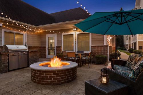 181 Houston, TX Hotels and rooms with jacuzzi or hot tub cozycozy