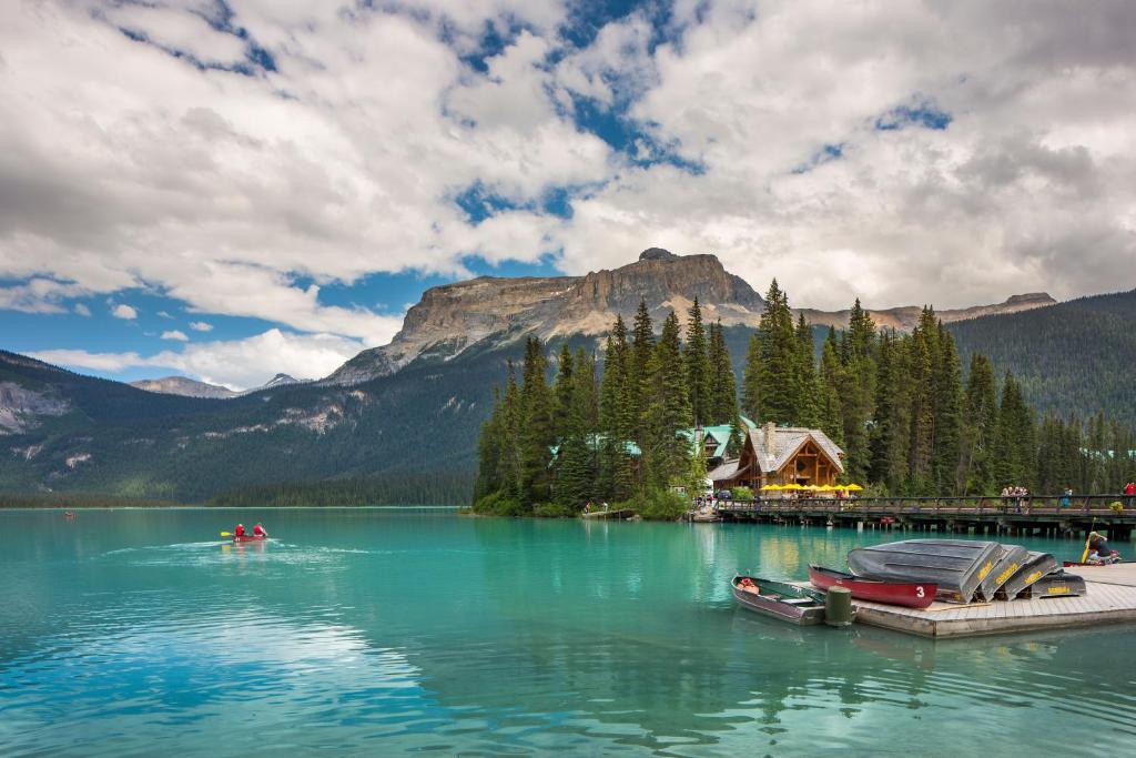 Emerald Lake Lodge - Lake Louise