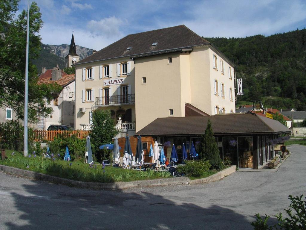 Hôtel Restaurant Les Alpins - Lus-la-Croix-Haute