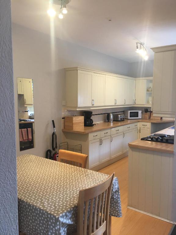 Buile Hill Holiday Flats - 