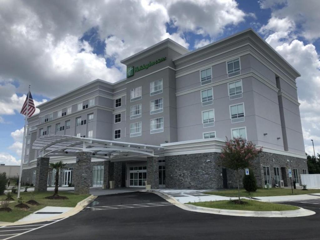 Holiday Inn & Suites - Fayetteville W-Fort Bragg Area, an IHG Hotel - Fayetteville, NC