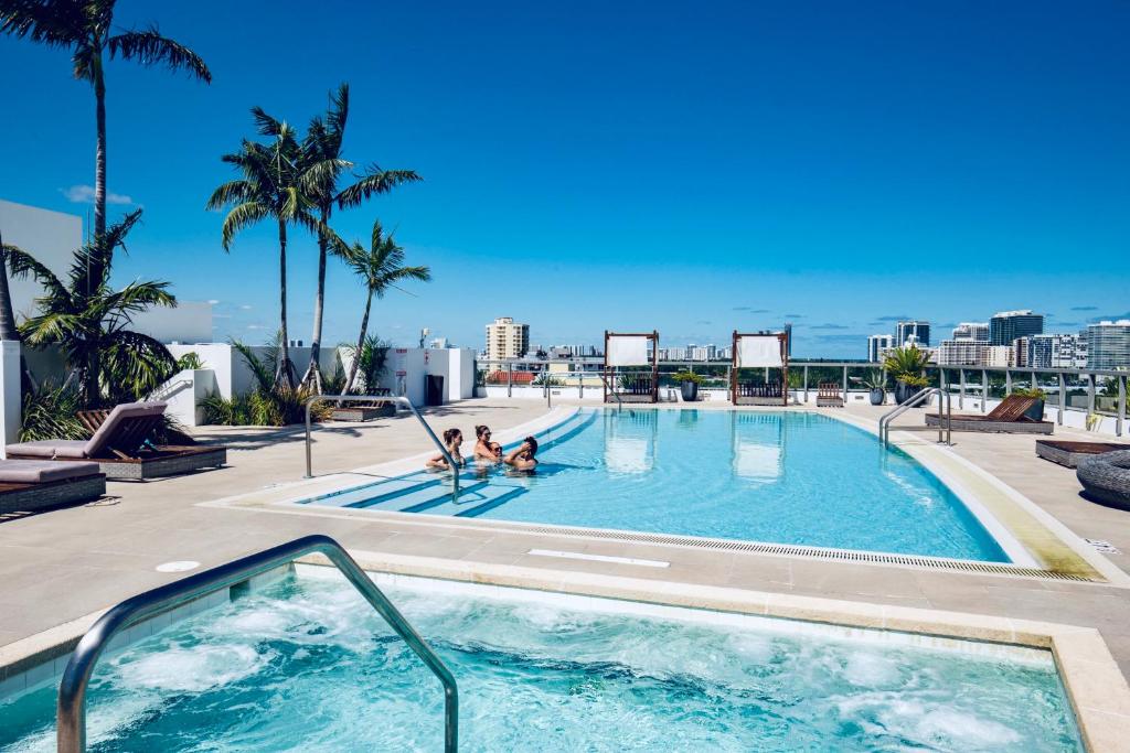 Modern & Stylish | 2 Bdrm Apartment | Rooftop Pool - Miami Beach