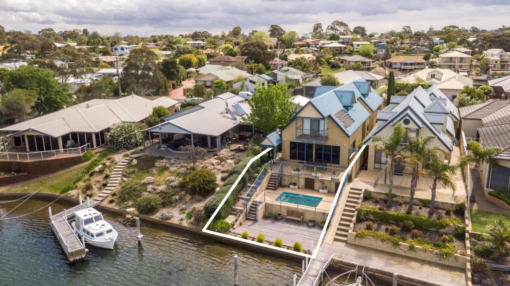 The Loft - Waterfront with Private Pool - Paynesville
