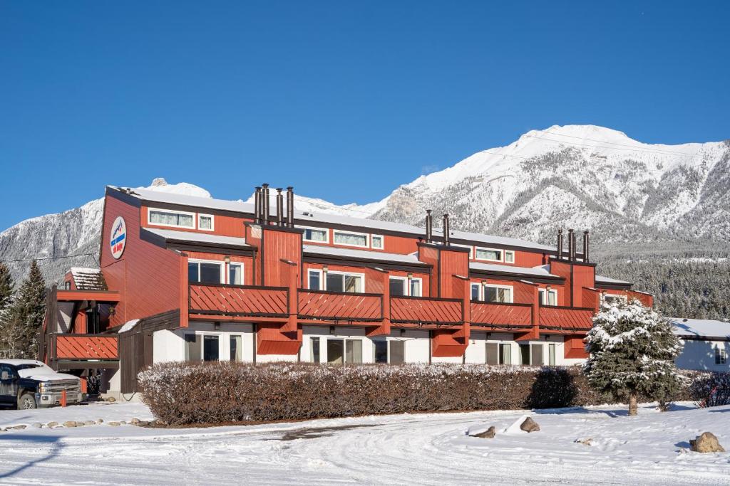 Rocky Mountain Ski Lodge - Canada