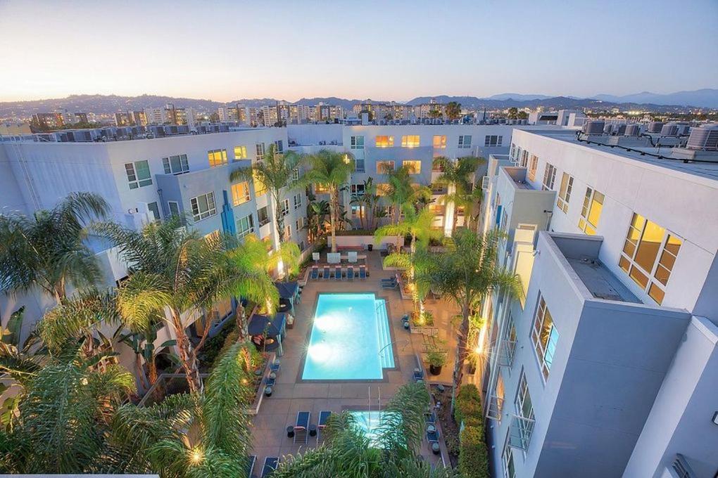 Central Apartment - Los Angeles, CA