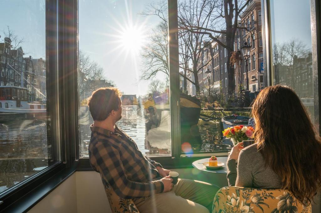 Canal Houseboat Stay; Brand New! Van Gogh Suite - Amsterdam