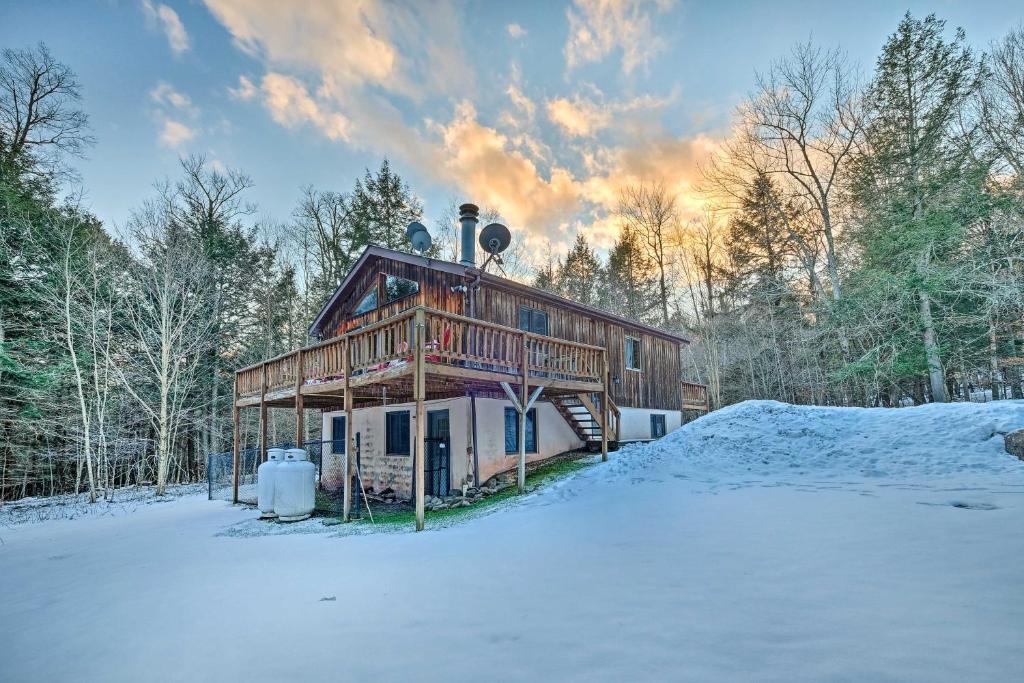 Jewett Cabin with Viewing Deck - 10 Mins to Skiing! - Hunter Mountain
