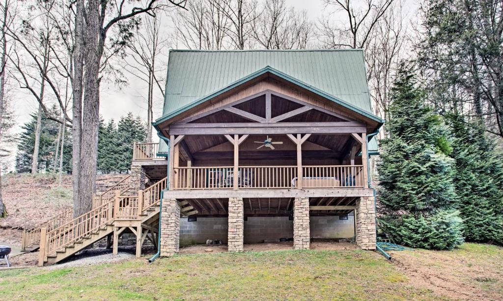 Cabin With Game Room And Hot Tub Mins To Hendersonville - North Carolina
