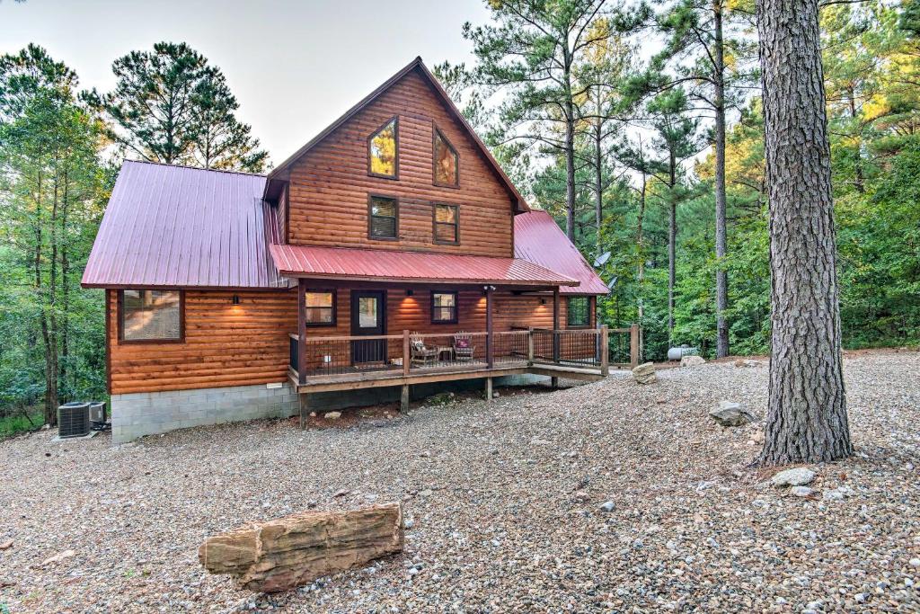 Lux Cabin with Hot Tub 13mins to Broken Bow Lake - Texas