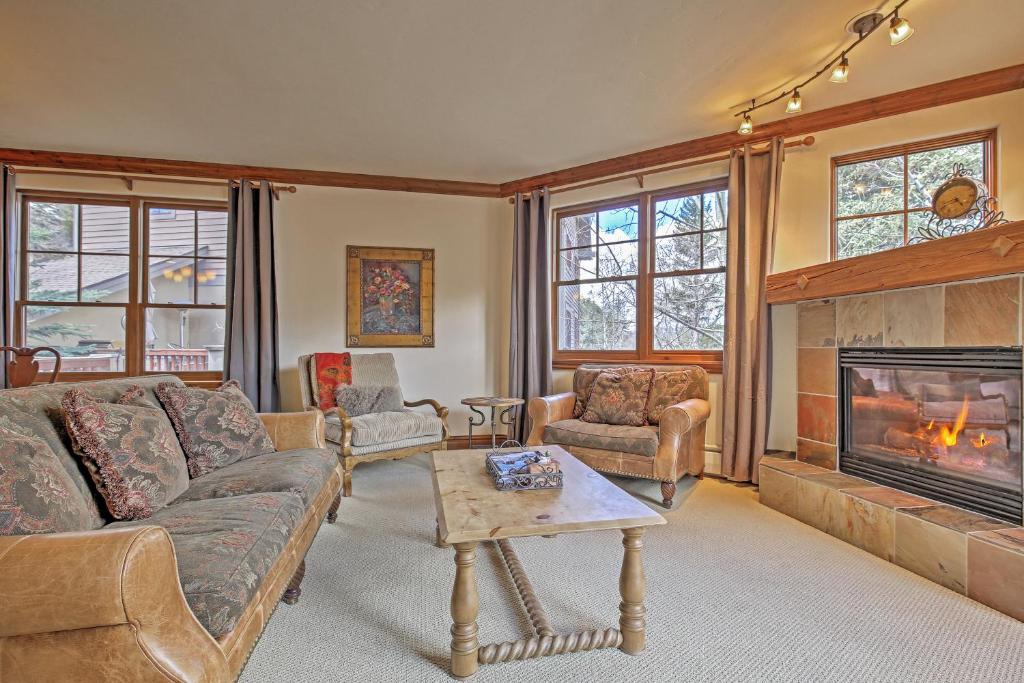 Cozy Avon Retreat With Private Deck And Pool Access! - Beaver Creek
