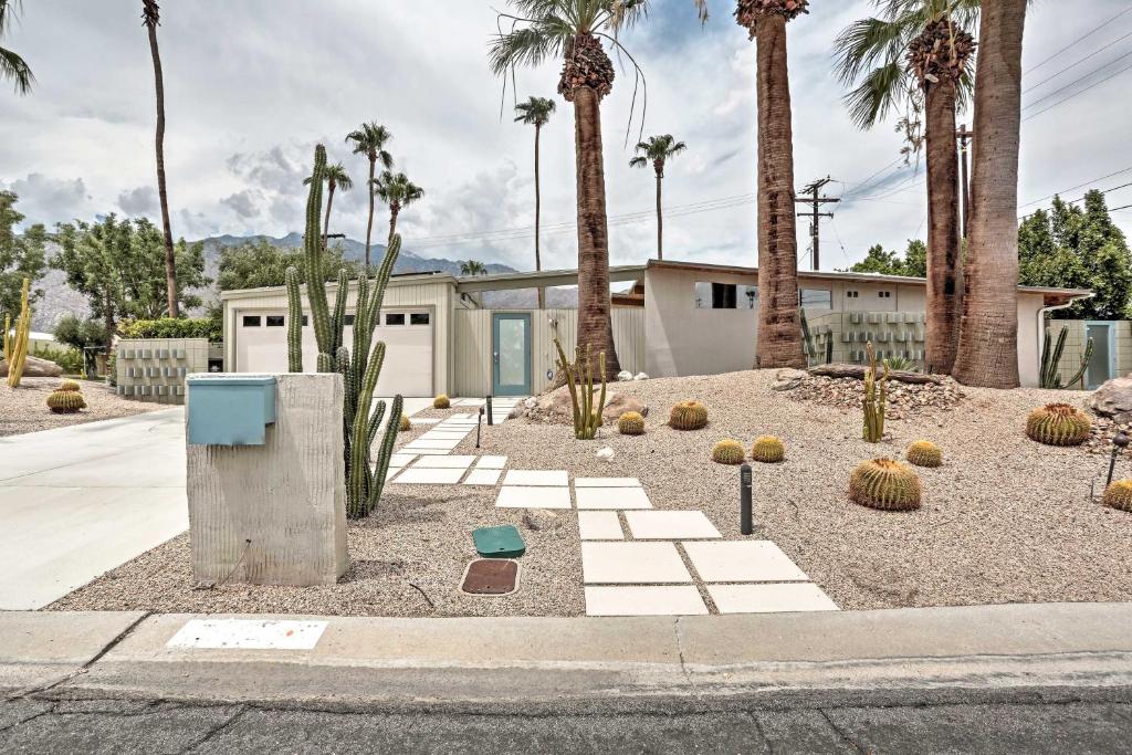 Superb Palm Springs Home With Private Pool And Hot Tub - Palm Springs, CA