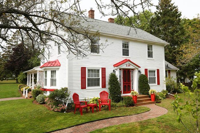 Warm House Retreat Bed and Breakfast - Halifax