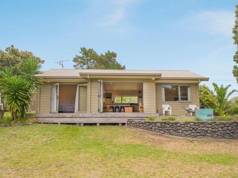 Pauanui Villas and Holiday homes Best Deals on cozycozy