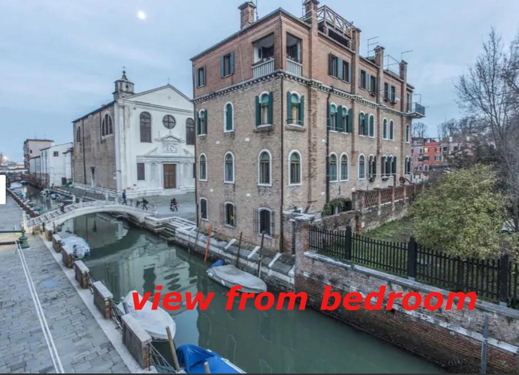 Susy Biennale Apartment - Canal View and Garden - Venecia