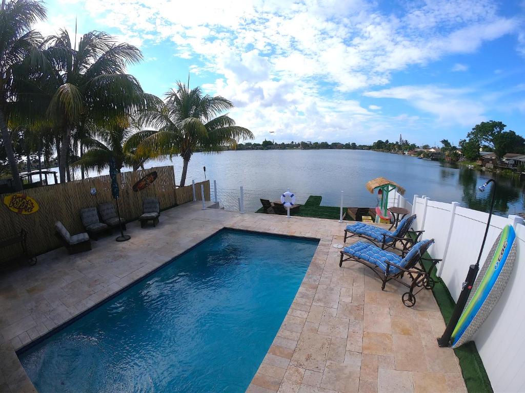 Tropical Oasis* Private Pool*LakeHouse - Sunrise, FL