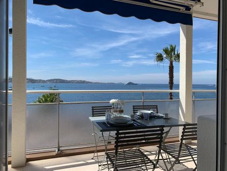 Location Vacances Sanary Sur Mer Corniche Des Baux 3158 Logements de Vacances Sanary-sur-Mer | cozycozy